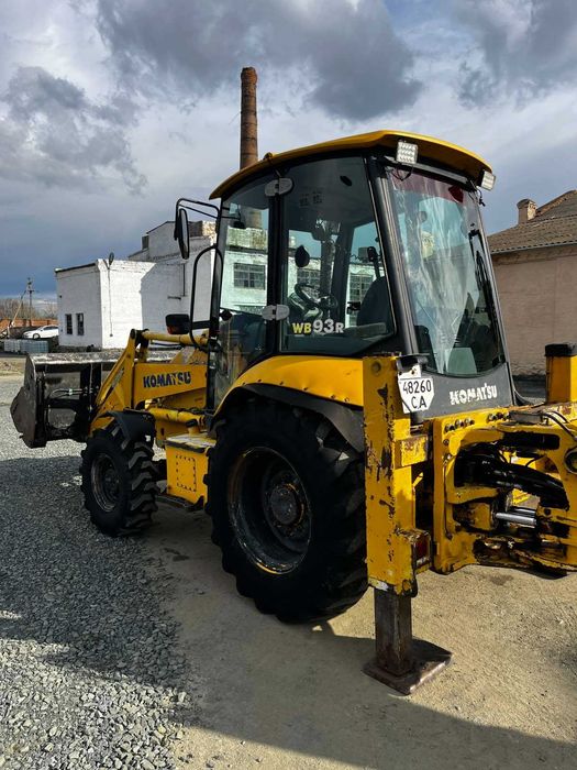 Екскаватор-навантажувач Komatsu WB93R-5, 2007 рік, робочий стан