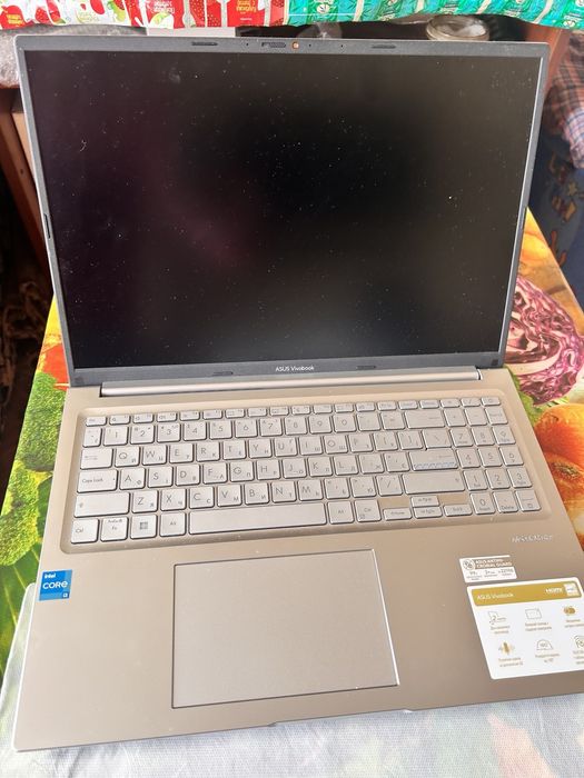 Продам ноутбук ASUS vivobook 16  1605V