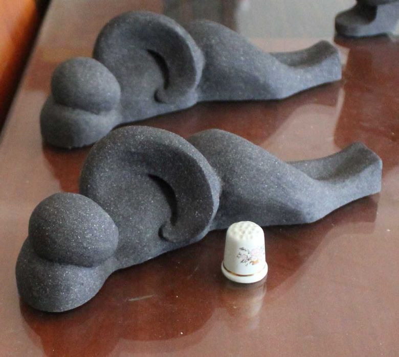 Par de esculturas vintage, em pedra artificial, acabamento granulado