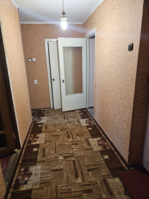 Продам у тихому місці 2-ох кімнатну квартиру мебльовану