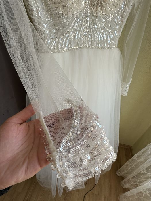 Продам весільну сукню