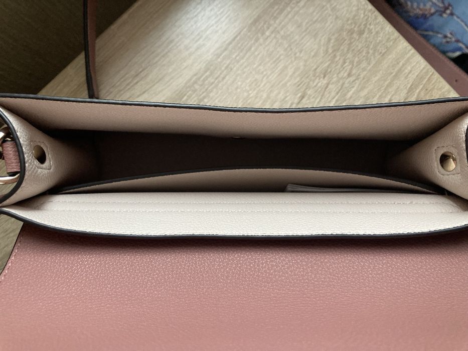 Oryginalna torebka Guess, nowa z workiem przeciwkurzowym