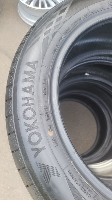 215 55 17 Yokohama Bluearth GT AE51