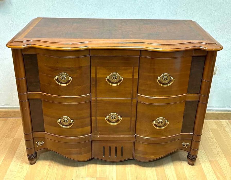 Comoda antiga, de seis gavetas  altura 90 cm