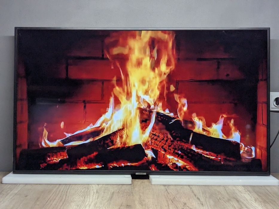 Samsung UE49NU7100 Smart TV Tizen OS 4K HDR / 2019