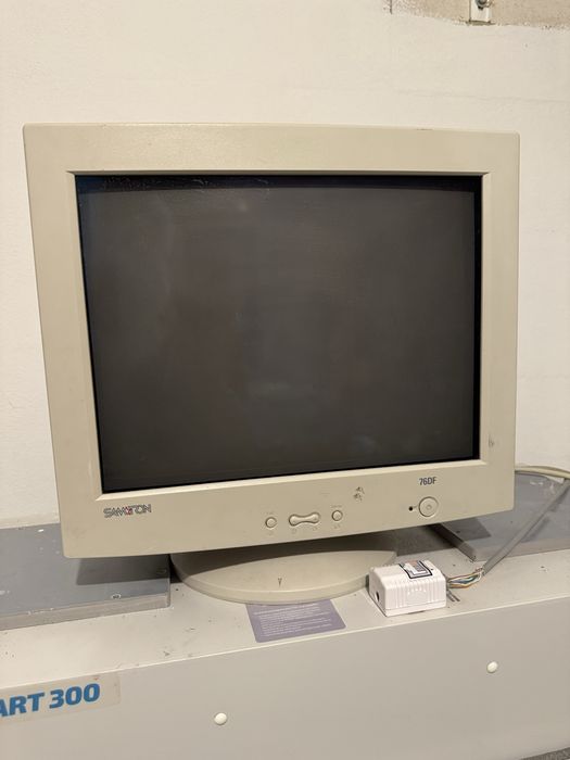 Monitor Samtron 76DF model code PN17KTBU/EDC rok prod 2002