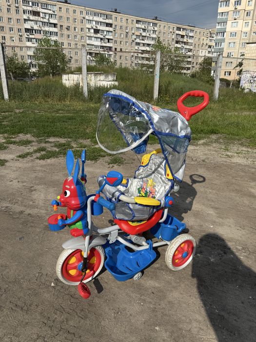 Яскравий дитячий триколісний велосипед