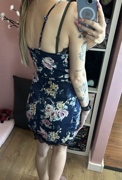 Granatowa satynowa sukienka missguided 34