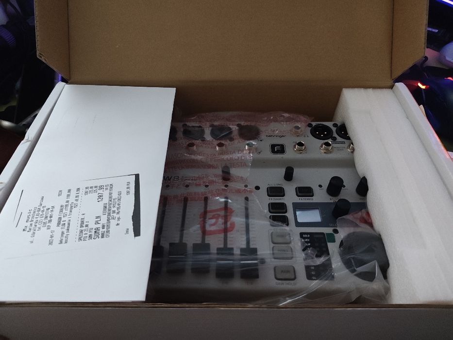 Behringer Flow 8