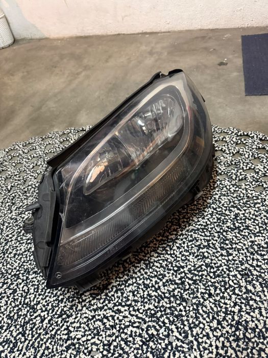Farol Mercedes-Benz Classe C W205 / S205