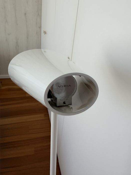 Candeeiro de pé branco VIBIA