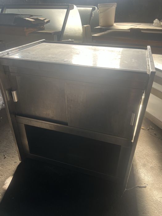 Movel em inox com porta