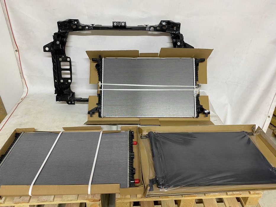 радиатор Audi Q7 радіатор ку7 ауді  передня панель телевизор дифузор