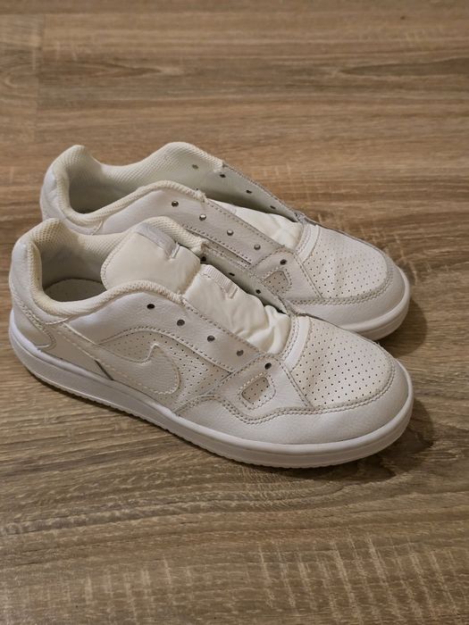 Кросівки Nike для дівчинки, розмір 32