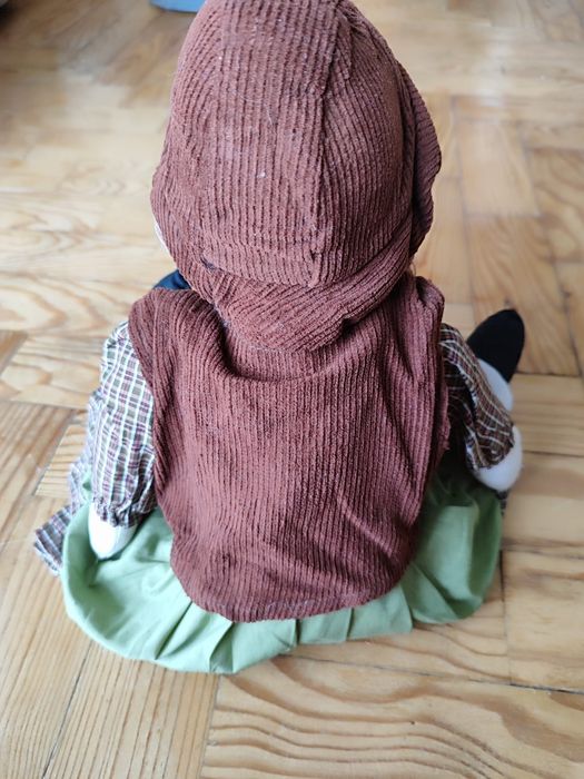 Boneca de porcelana antiga. Em muito bom estado. Despesas de envio a c