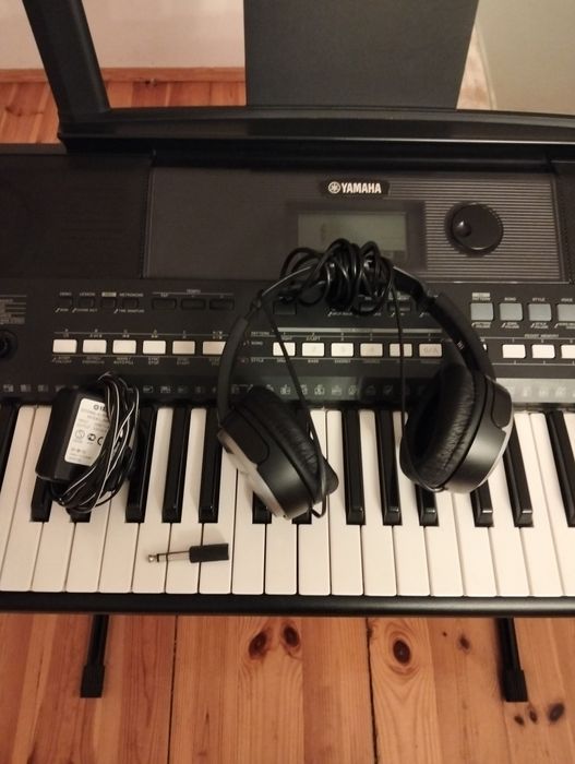 Keyboard Yamaha PSR-E433 używany+zestaw gratis