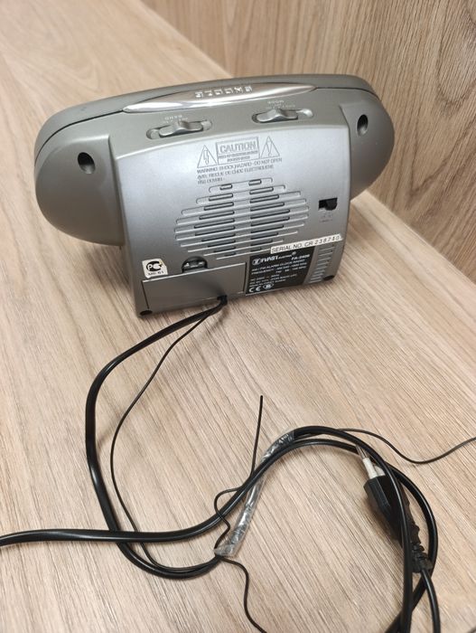 Radio budzik na prąd i baterie