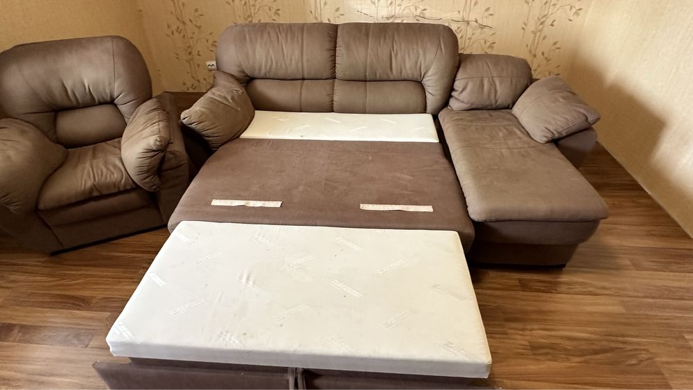 Диван кутовий і крісло