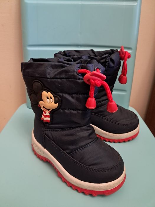 Черевики, кросівки, босоніжки для дівчинки розмір 21-23