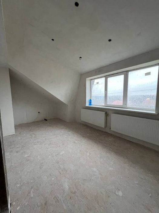 Продається будинок з мансардою 180м² .