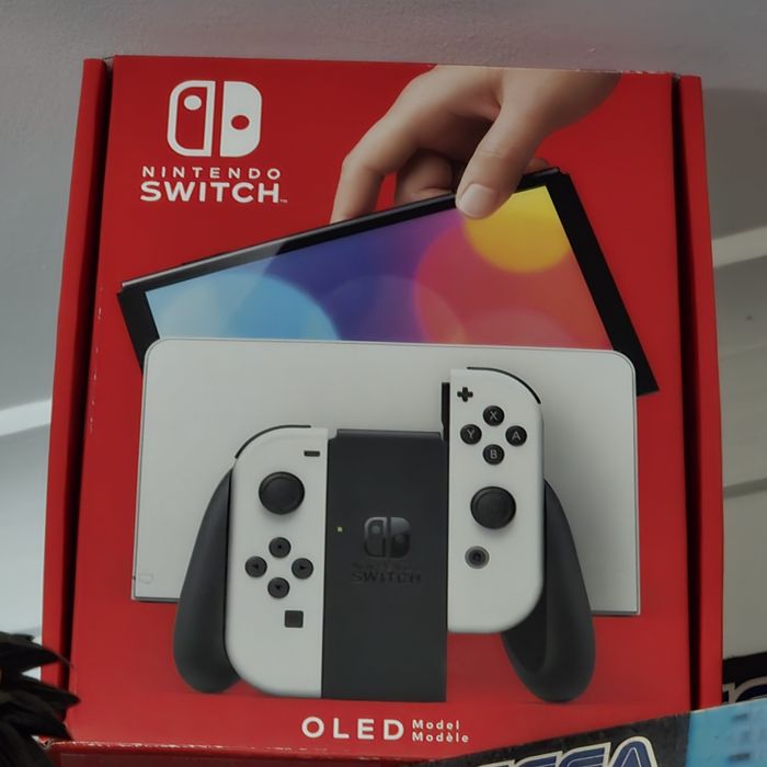 Vendo switch oled branco com garantia e mais 3 comandos