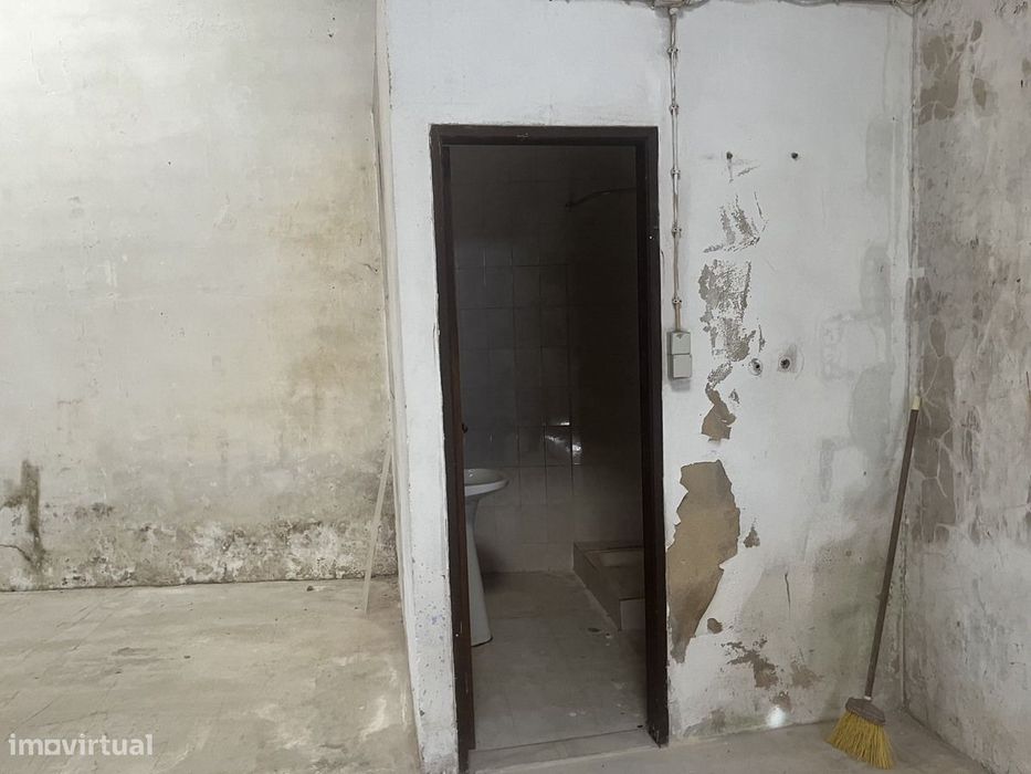 Prédio Urbano com Comércio e Habitação | Centro do Cadaval