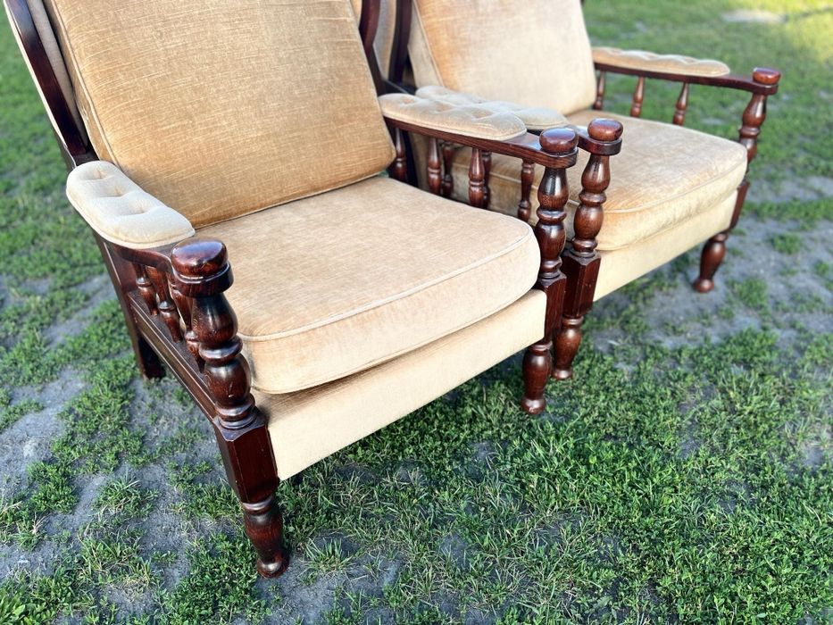 Zestaw mebli fotele ława i sofa