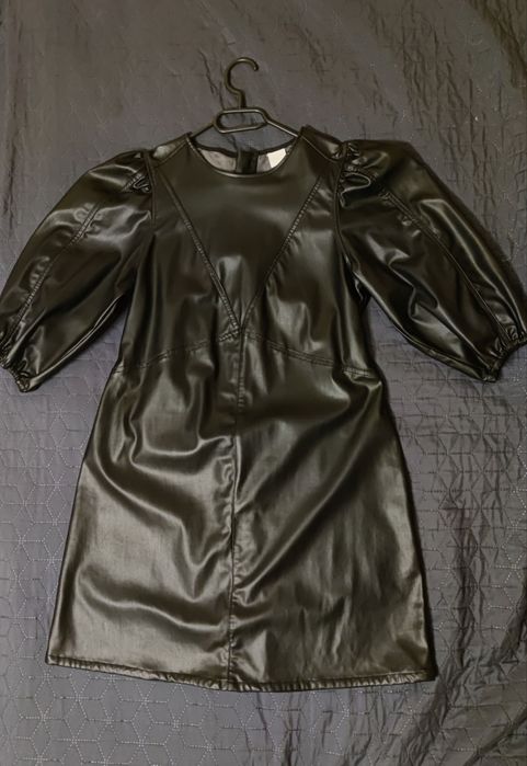 Sukienka z imitacją skory