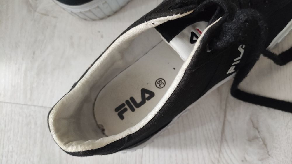 Buty tenisówki Fila czarne damskie 39