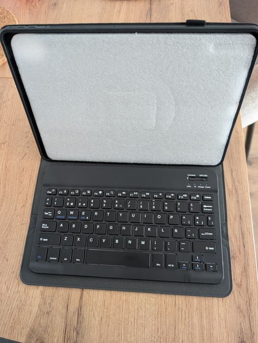 Capa tablet com teclado