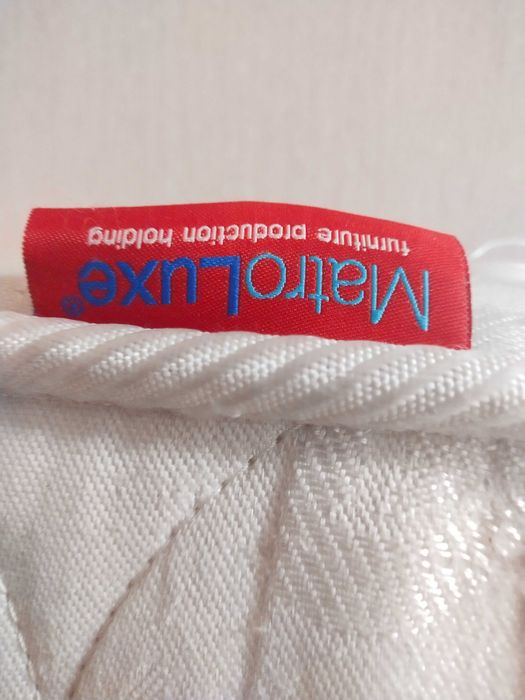 Продається матрац 2000^1800 в доброму стан. Довідки по телефону