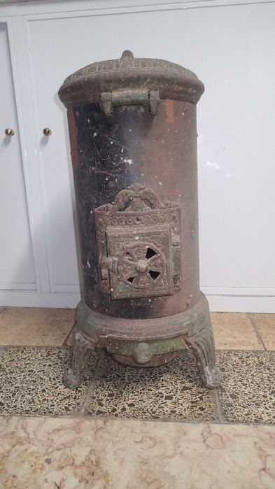 Salamandra antiga em ferro