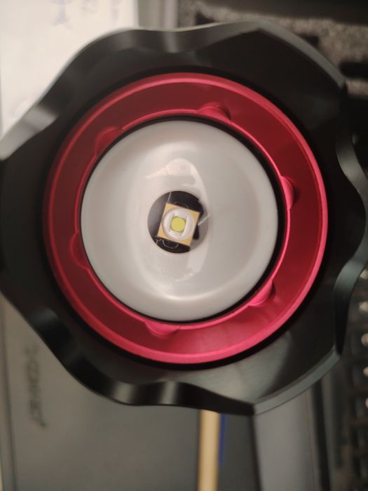 W522 – Spot Brutal, Alcance de 700 m e Potência Máxima