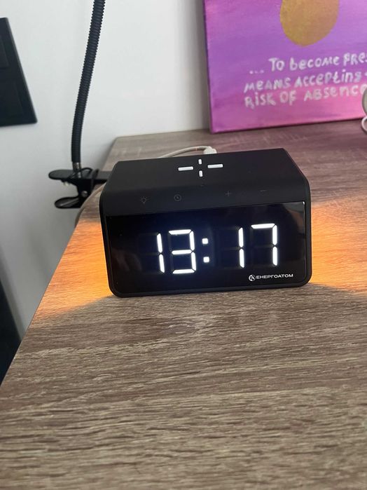 Настільний годинник Wake Up 4в1 з бездротовою зарядкою (новий)