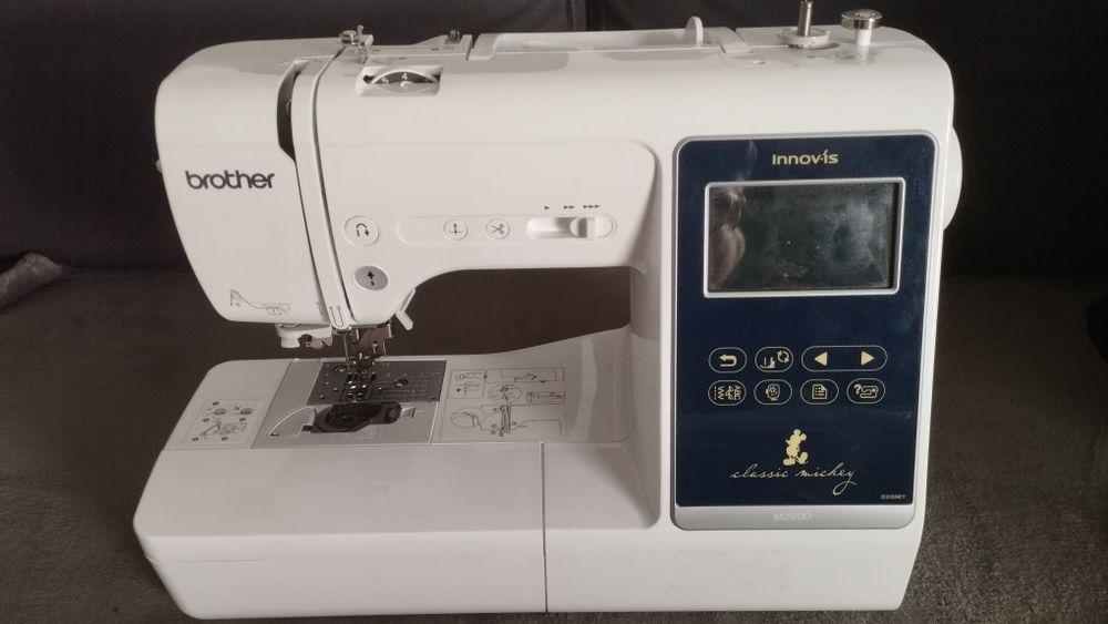 Máquina de costura e bordado Disney M280D com garantia