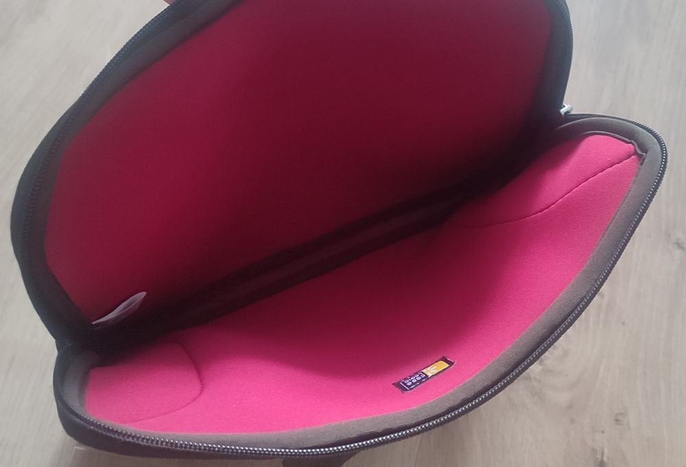 Uniwersalne etui typu wsuwka