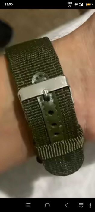 Relógio com calendário á prova de água.