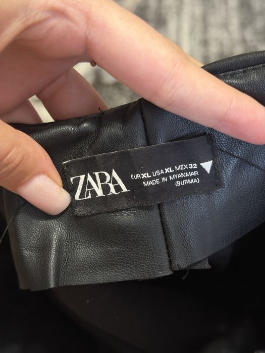 Брюки ZARA из экокожи, размер XL.