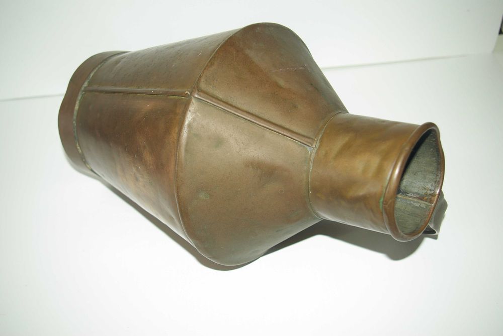 Bilha antiga em latão