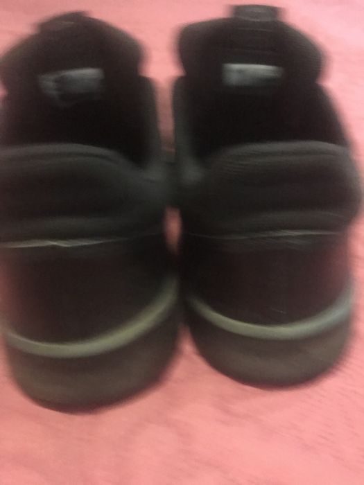 Взуття кросівки