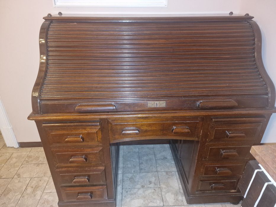 Secretária antiga, tipo piano, estimada.