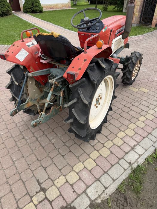 Yanamar YM2002D (japonski traktor)