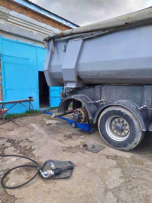 Комерційна нерухомість, заправка, шиномонтаж