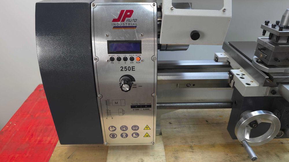 Токарно-гвинторізний верстат по металу 250Е JPAuto Industrial