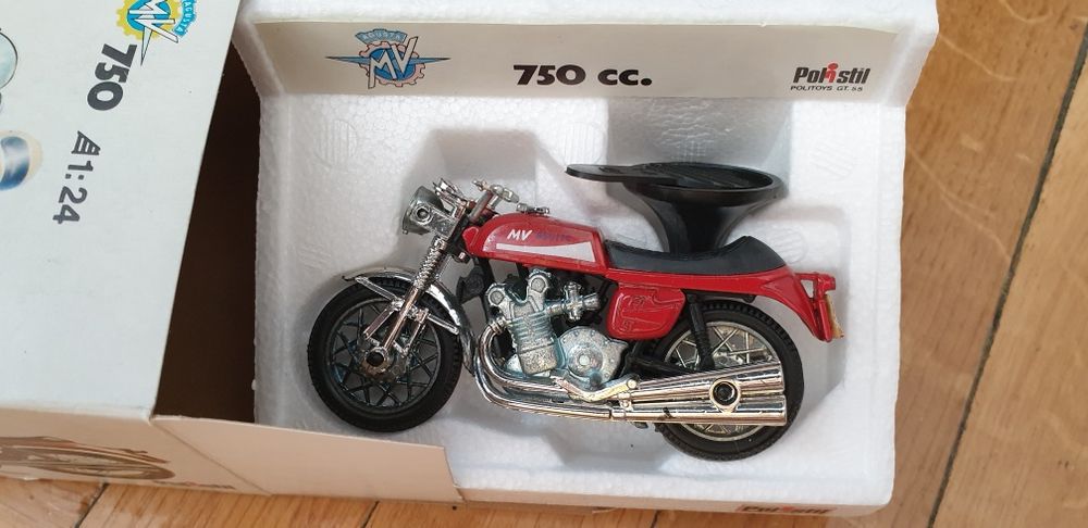 Politoys Polistil MV Agusta 750 GT z pudełkiem skala 1:24