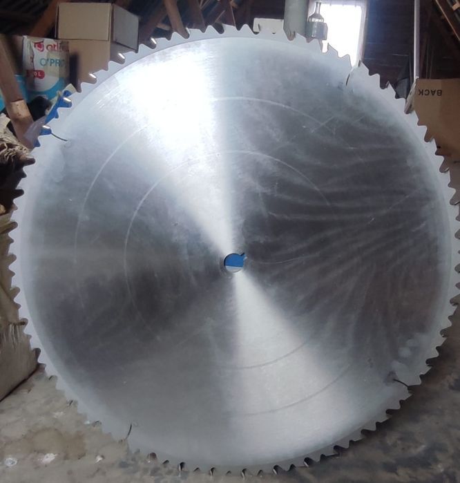 Диск по дереву 700*4,2*30