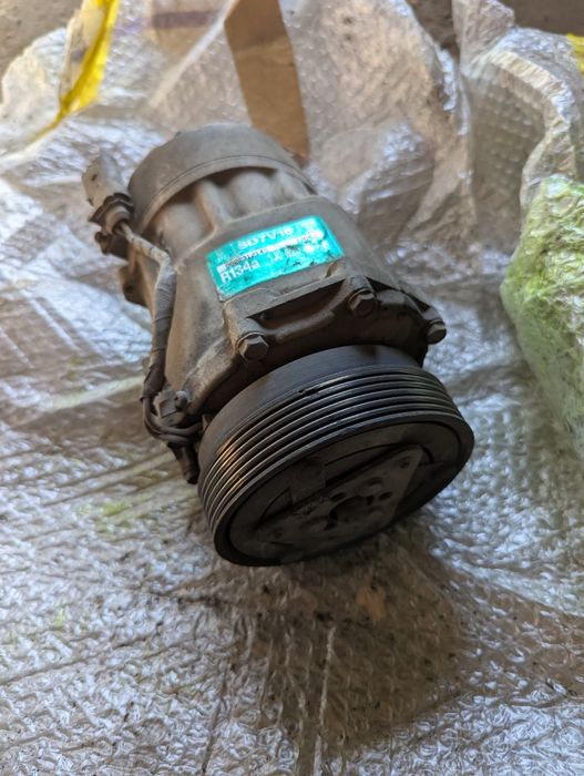 Продам компресор і Сайлентблок задней балки