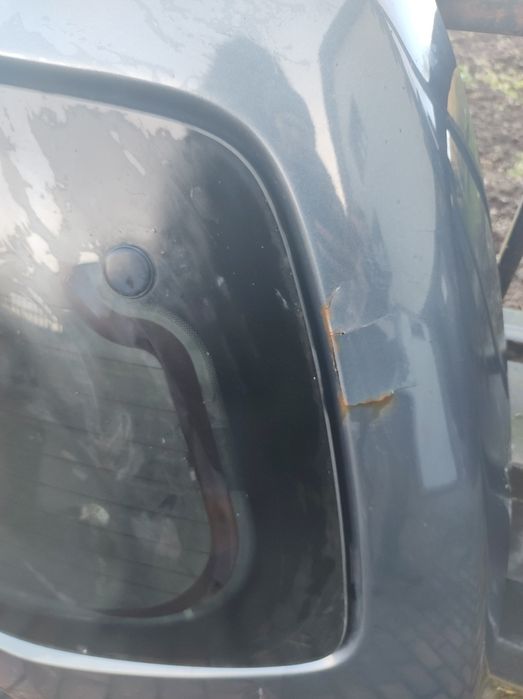 Klapa od Nissana Pathfinder R51