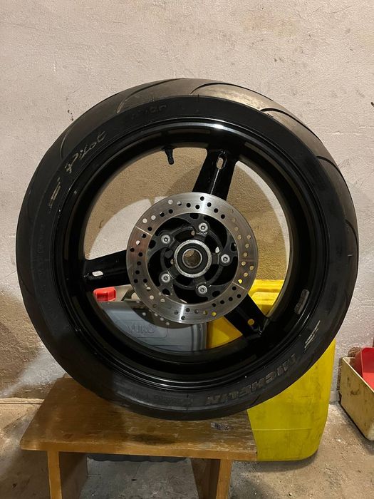 Задне колесо в зборі Suzuki GSX-600