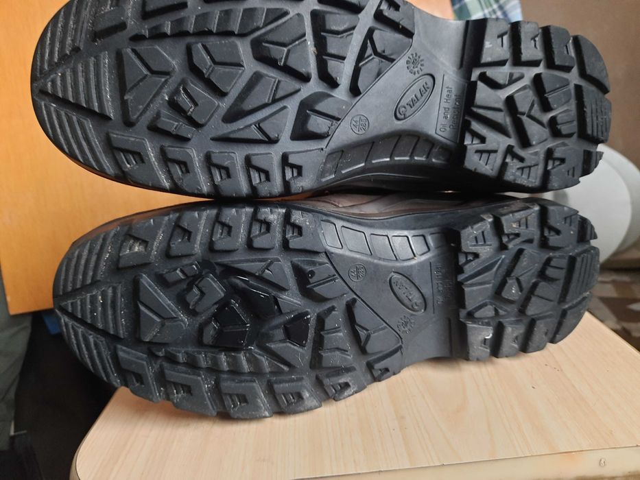 Берци "Талан"  б/у, майже нові. Зимові 44 р,